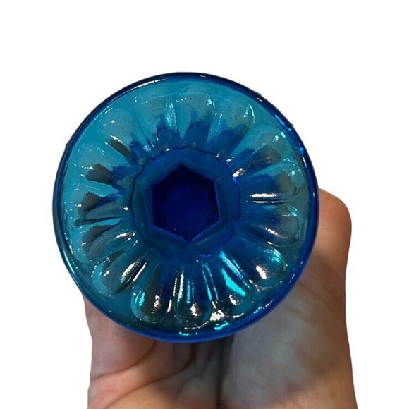 Vintage FENTON Colonial Blue Glass Thumbprint Handkerchief Swung Vase 6.75x 3.5" - Picture 6 of 7